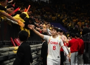 开云足球直播-印尼队横扫中国队，黄鸭组合点燃赛场