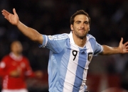 开云APP-冰与火的对决，当冰岛防线遇上教科书般的凯恩，曼联学到了什么？