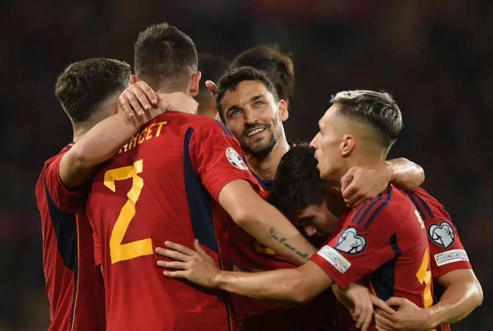 欧洲足球赛：实力相当的球队对决