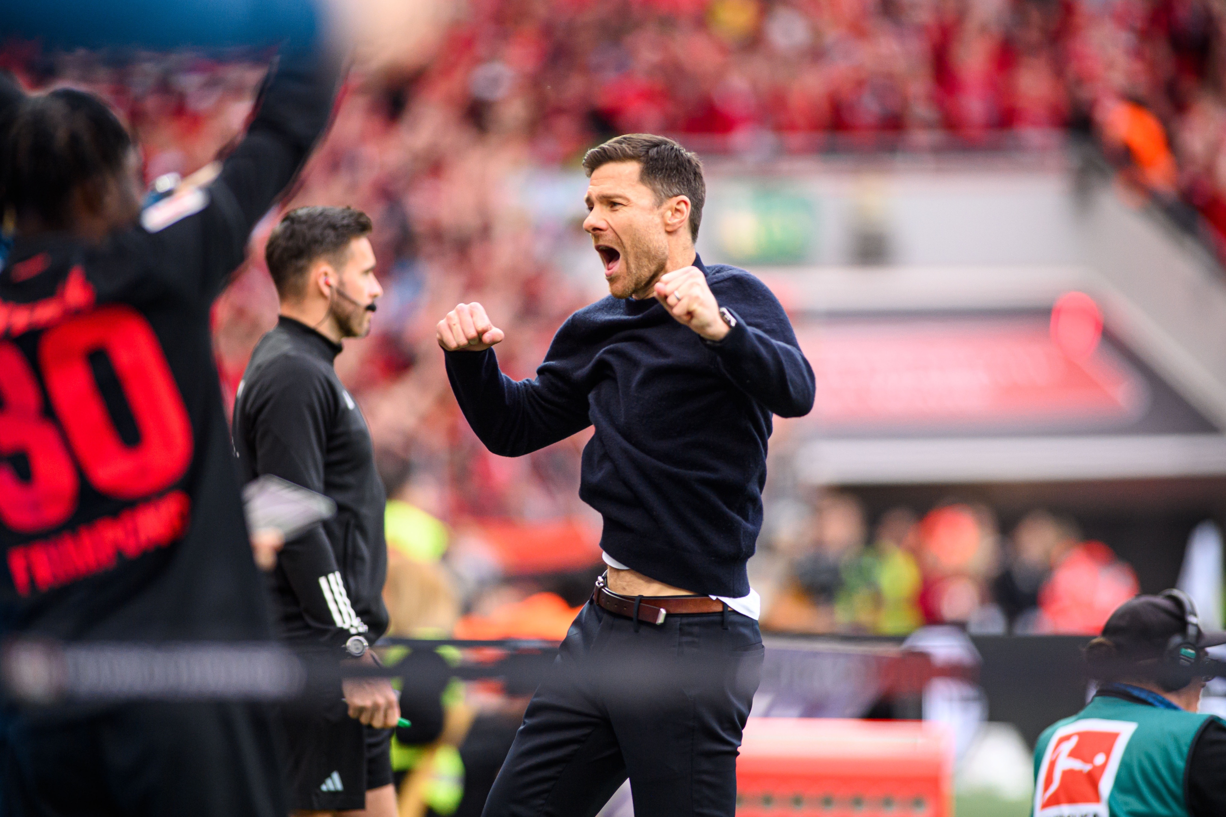 包含勒沃库森主场大捷，德甲稳坐榜首的词条