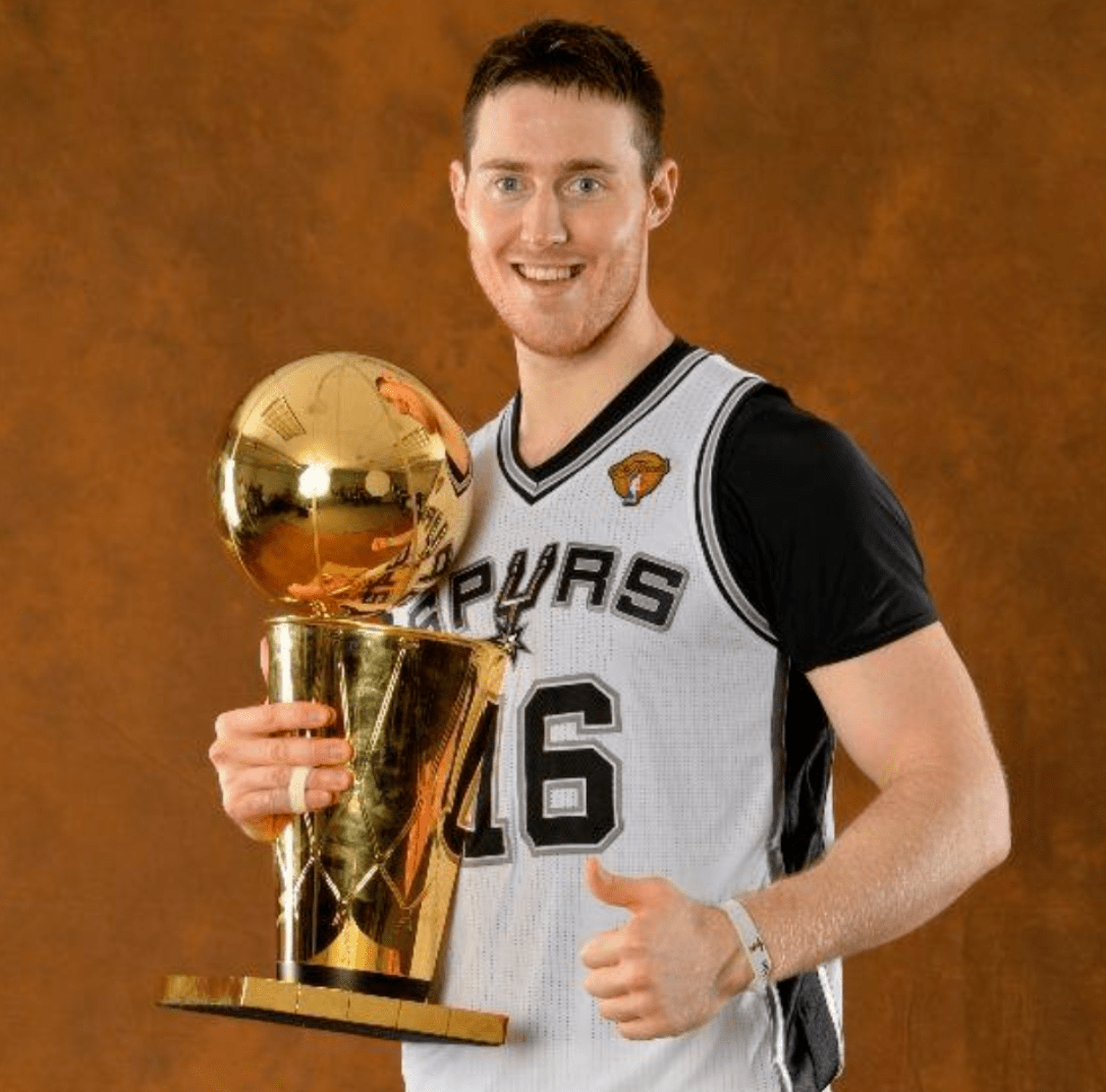 柯隆主力中场复出,助球队取得宝贵三分的简单介绍 柯隆主力中场复出,助球队取得宝贵三分的简单介绍