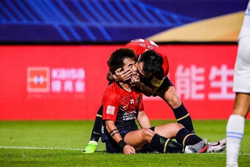 深圳佳兆业逆转重庆斯威，终结连败