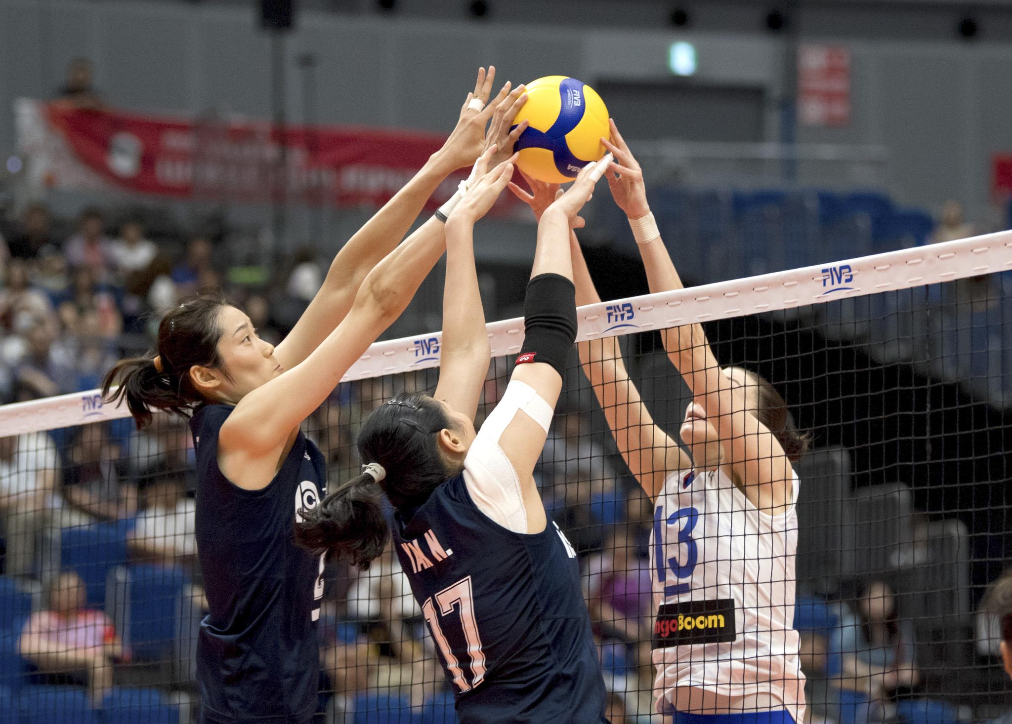 俄罗斯队在排球比赛中逆转获胜