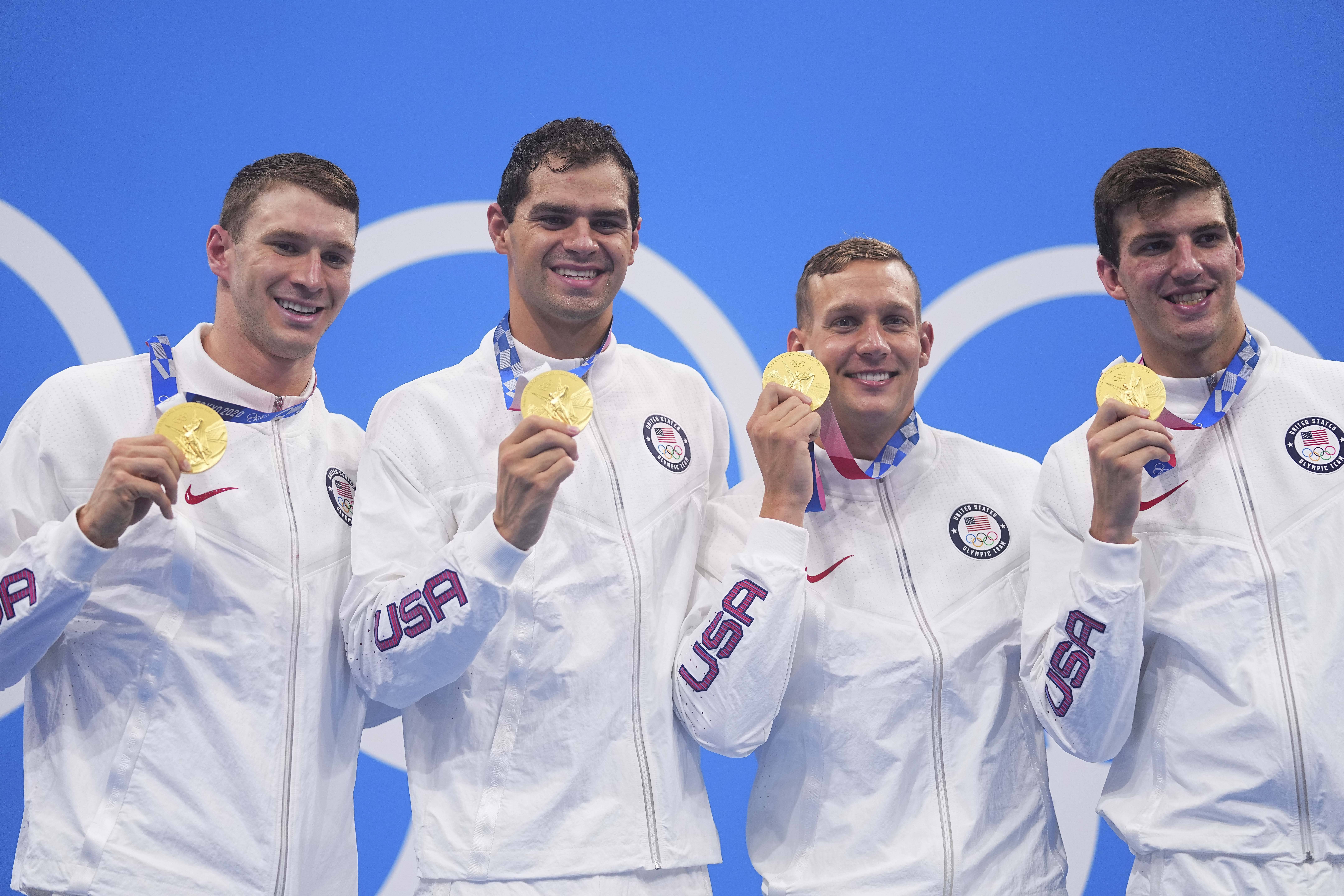 游泳男子混合泳接力半决赛选手抢镜