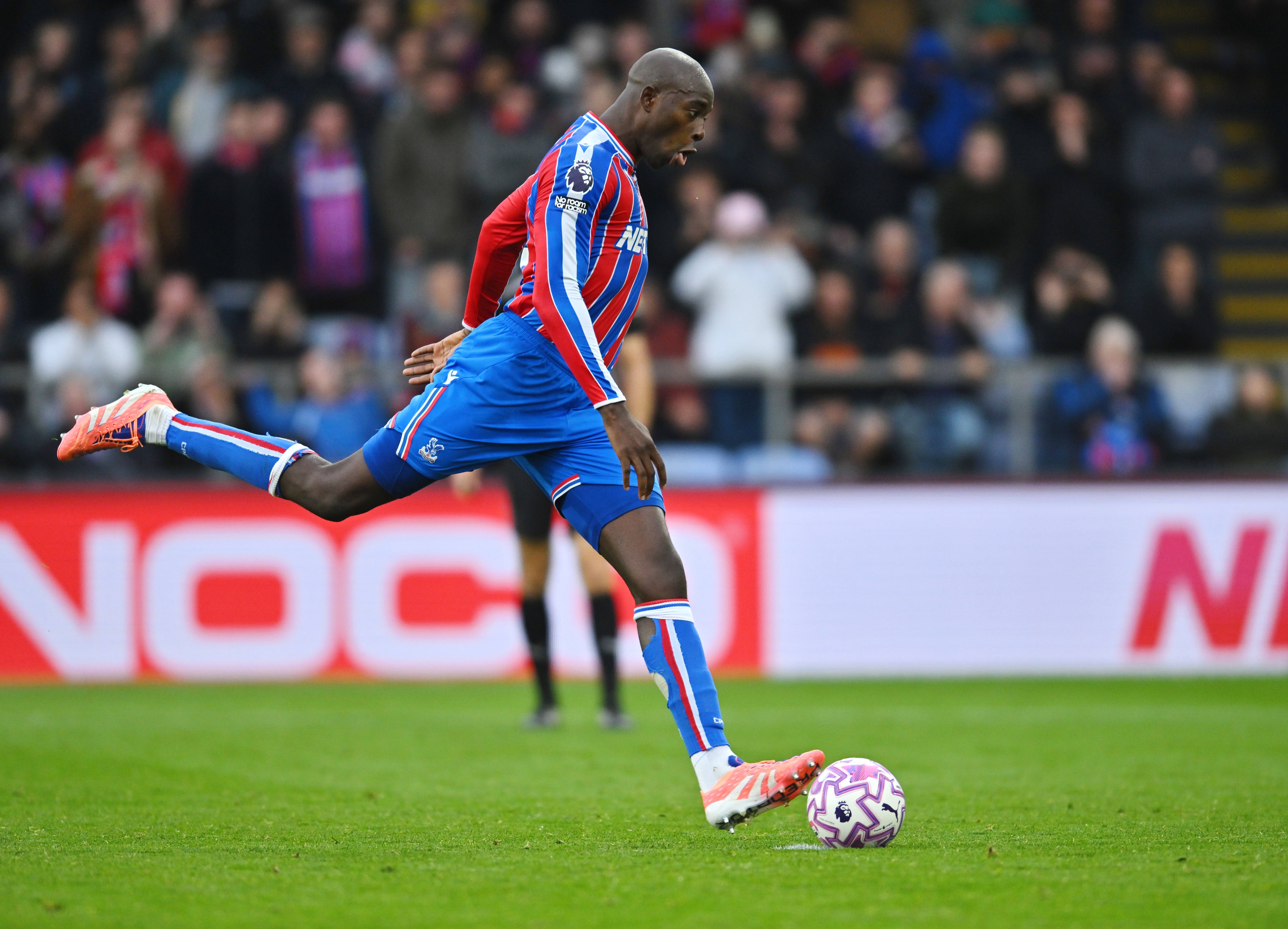 包含伯恩茅斯主场取胜，保持不败势头的词条