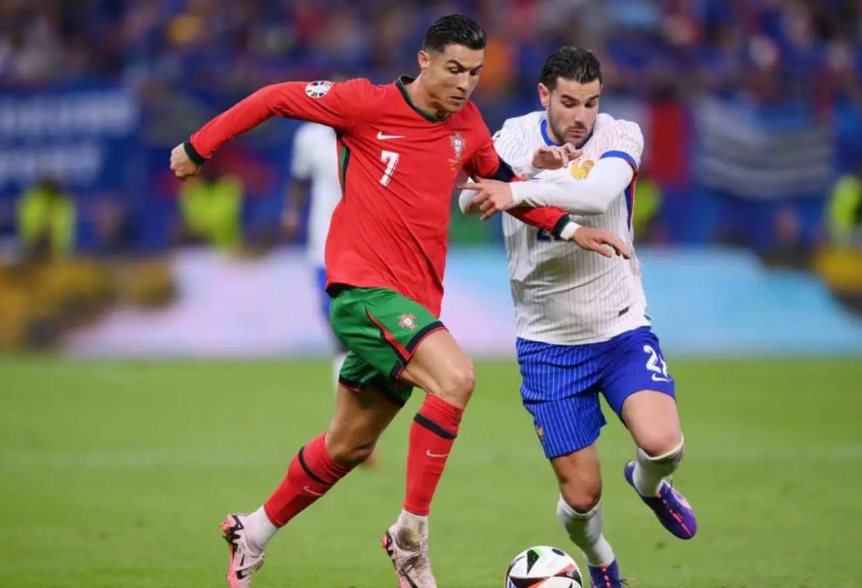 包含法国队完胜葡萄牙队，波尔刷新纪录的词条