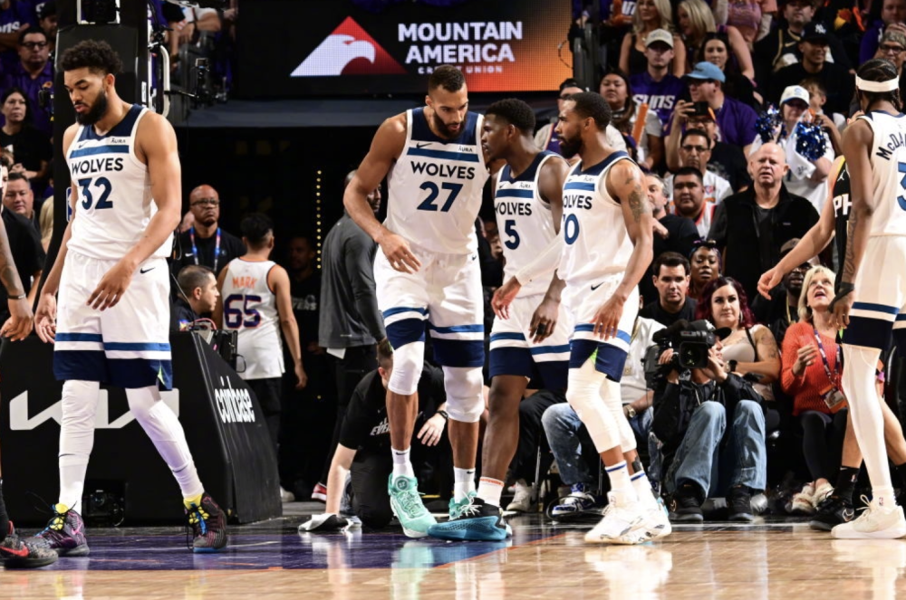 深圳队横扫步行者，布克扛起全队的简单介绍