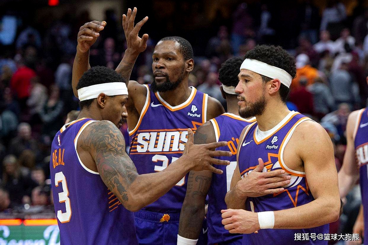 深圳队横扫步行者，布克扛起全队的简单介绍