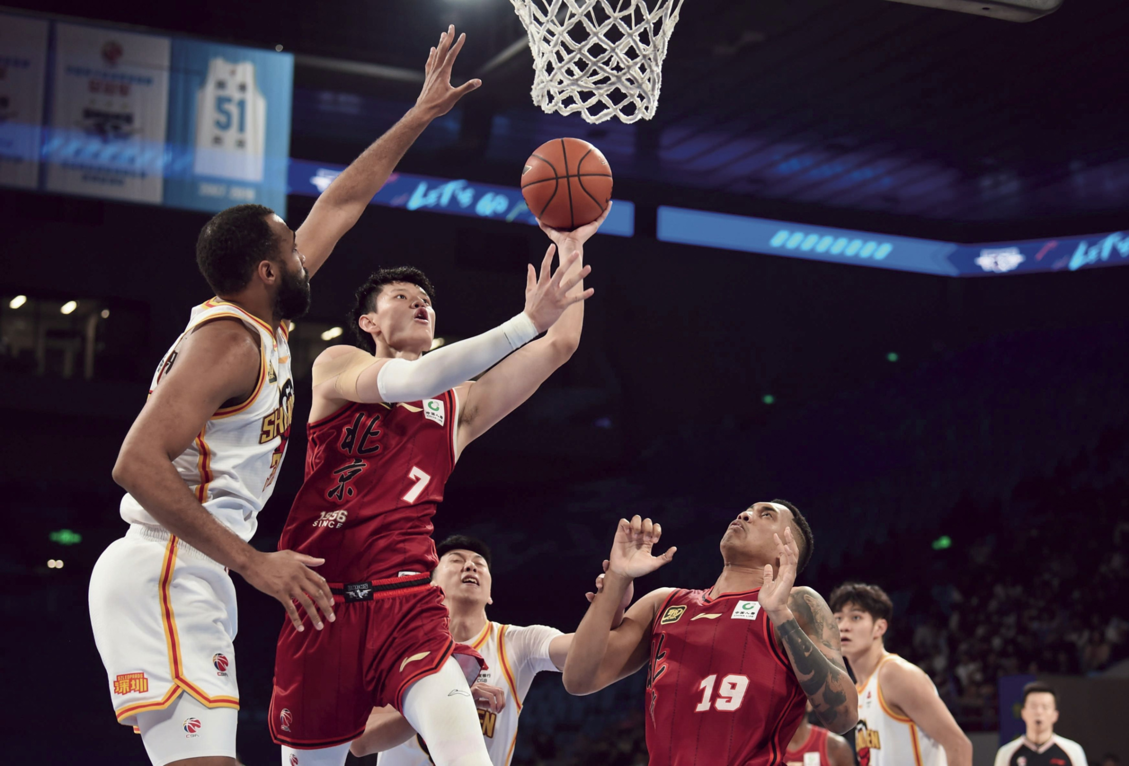 北京队鏖战骑士，库里点燃赛场