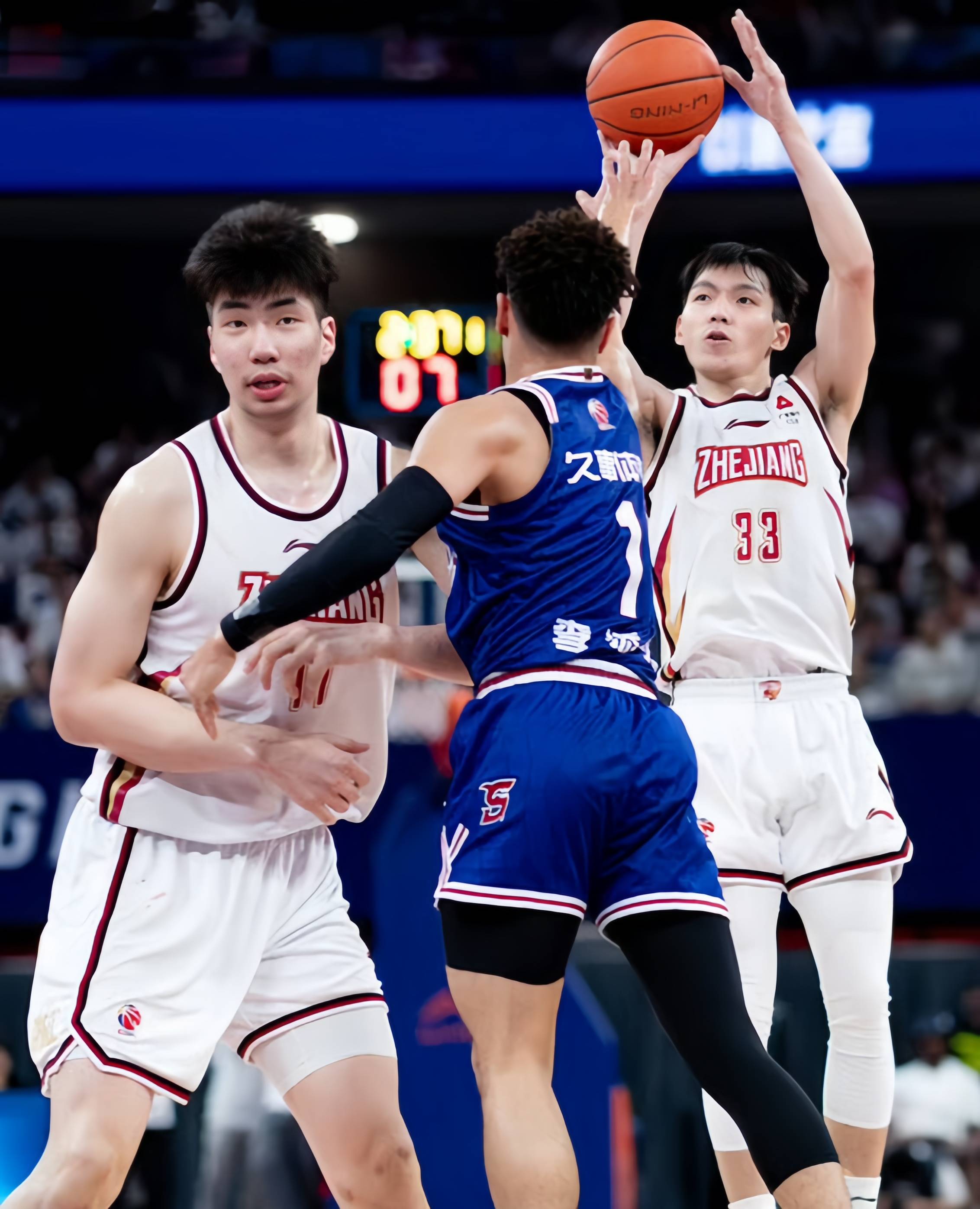 四川队完胜青岛队,王哲林惊艳四座的简单介绍 四川队完胜青岛队,王哲林惊艳四座的简单介绍