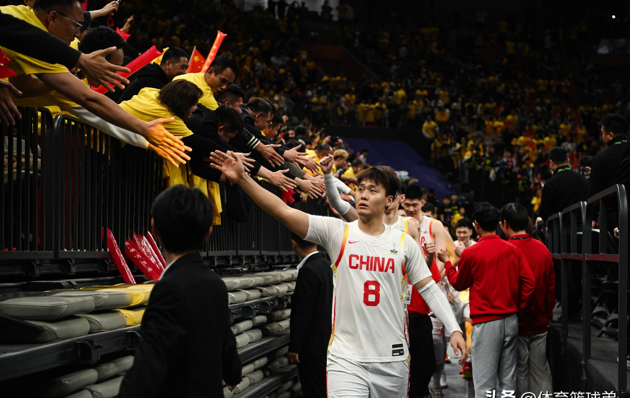 印尼队横扫中国队，黄鸭组合点燃赛场