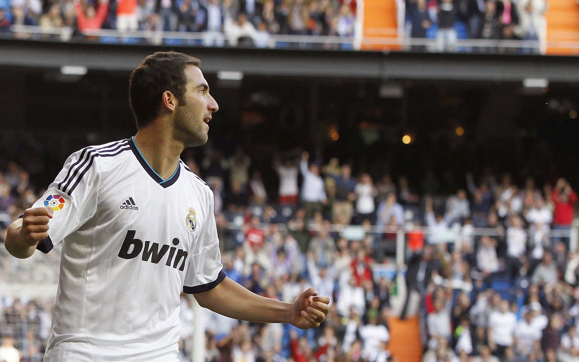 当南半球的绿茵遇上伊比利亚的焰火,萨拉赫式领袖光芒照亮跨洲对决