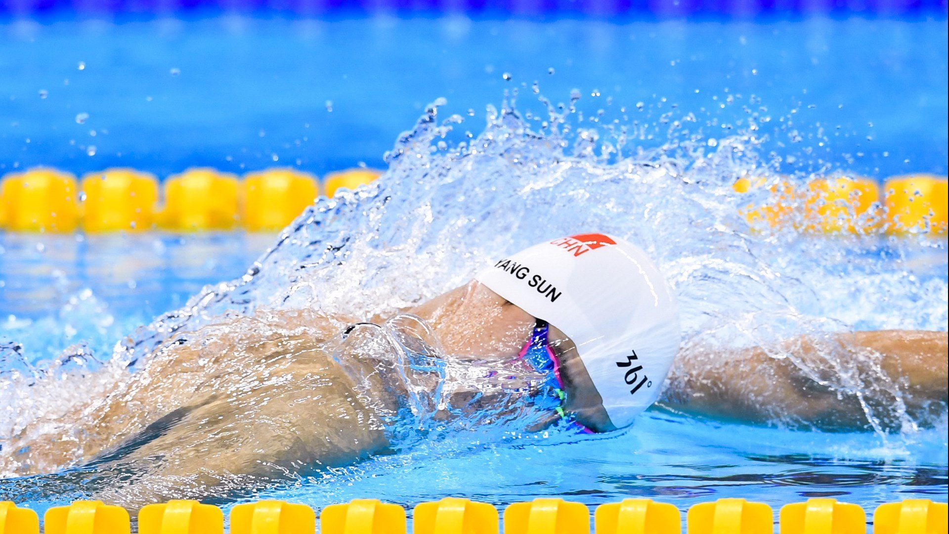 李梓嘉点燃赛场，日本队险胜泰国队，亚洲羽坛新格局的缩影